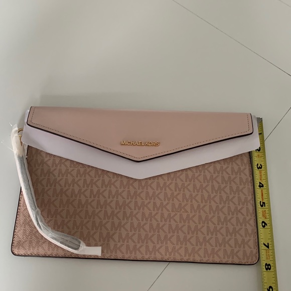 Michael Kors Clutch: Pale Pink - Picture 3 of 5